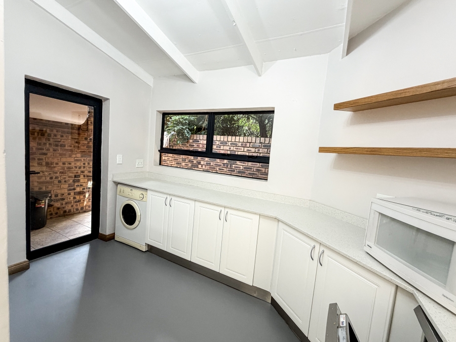 6 Bedroom Property for Sale in Moreleta Park Gauteng