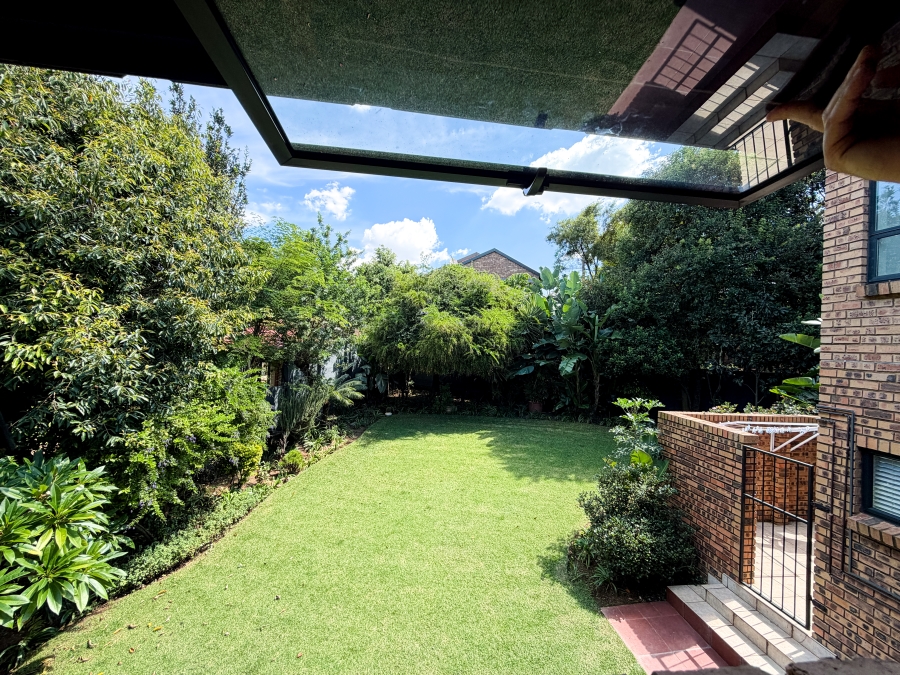 6 Bedroom Property for Sale in Moreleta Park Gauteng