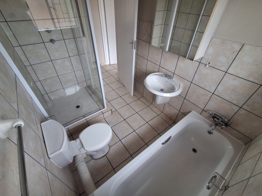 To Let 2 Bedroom Property for Rent in Strubensvallei Gauteng