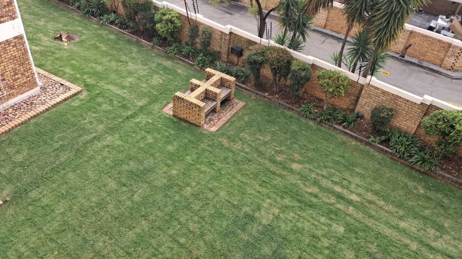 To Let 2 Bedroom Property for Rent in Strubensvallei Gauteng