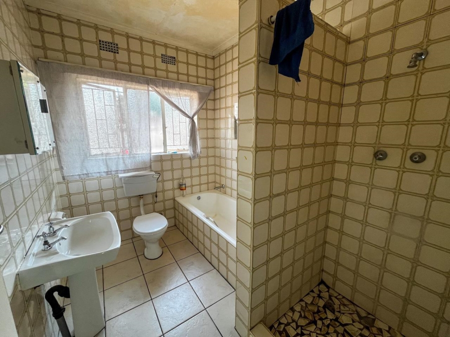 To Let 5 Bedroom Property for Rent in Westdene Gauteng