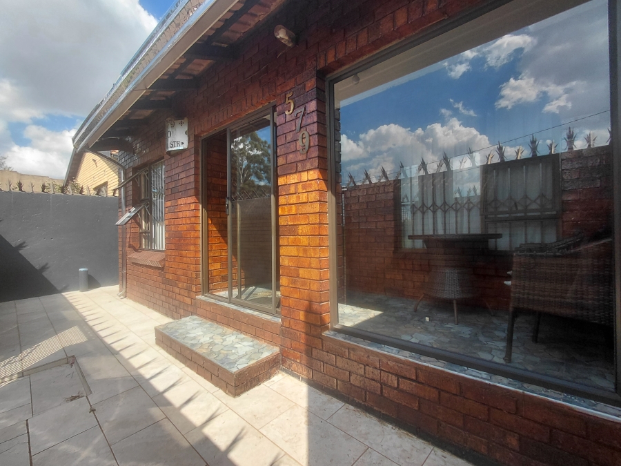 To Let 4 Bedroom Property for Rent in Emdeni Gauteng