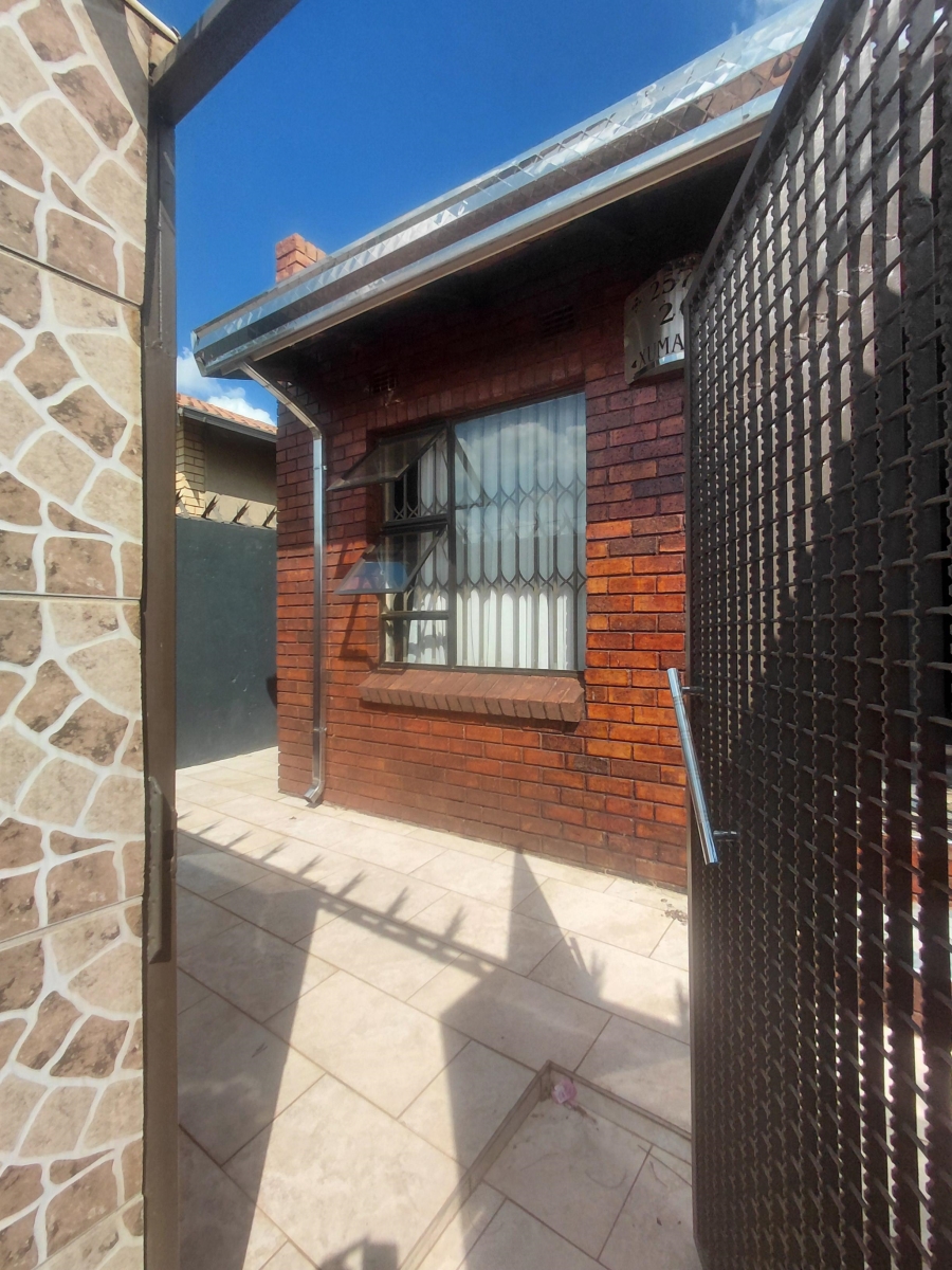 To Let 4 Bedroom Property for Rent in Emdeni Gauteng