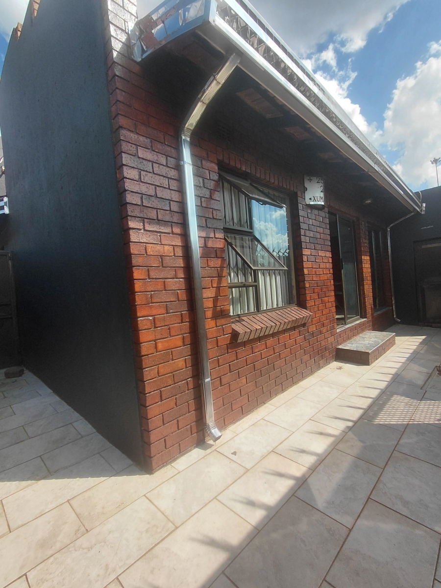 To Let 4 Bedroom Property for Rent in Emdeni Gauteng