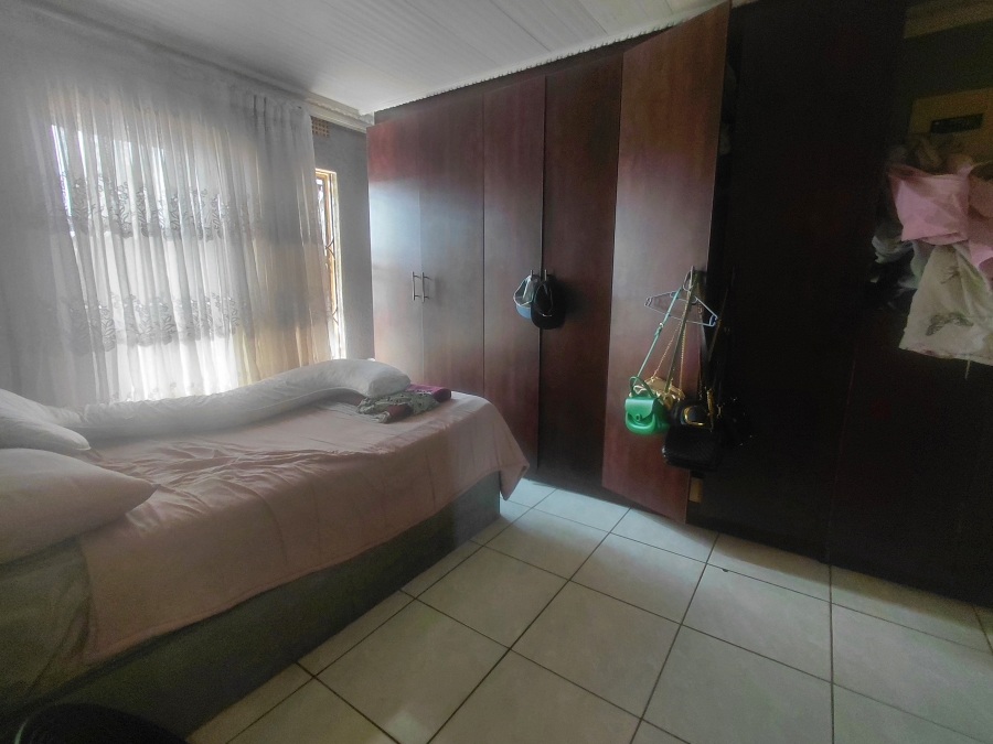 To Let 4 Bedroom Property for Rent in Emdeni Gauteng