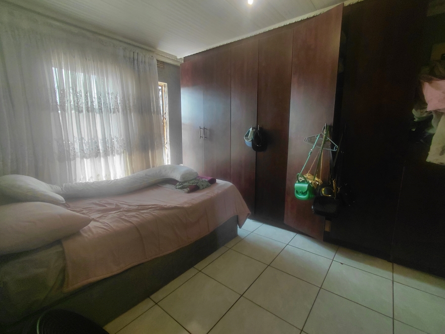 To Let 4 Bedroom Property for Rent in Emdeni Gauteng