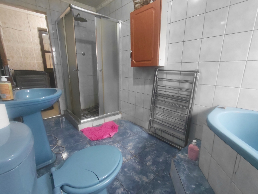 To Let 4 Bedroom Property for Rent in Emdeni Gauteng