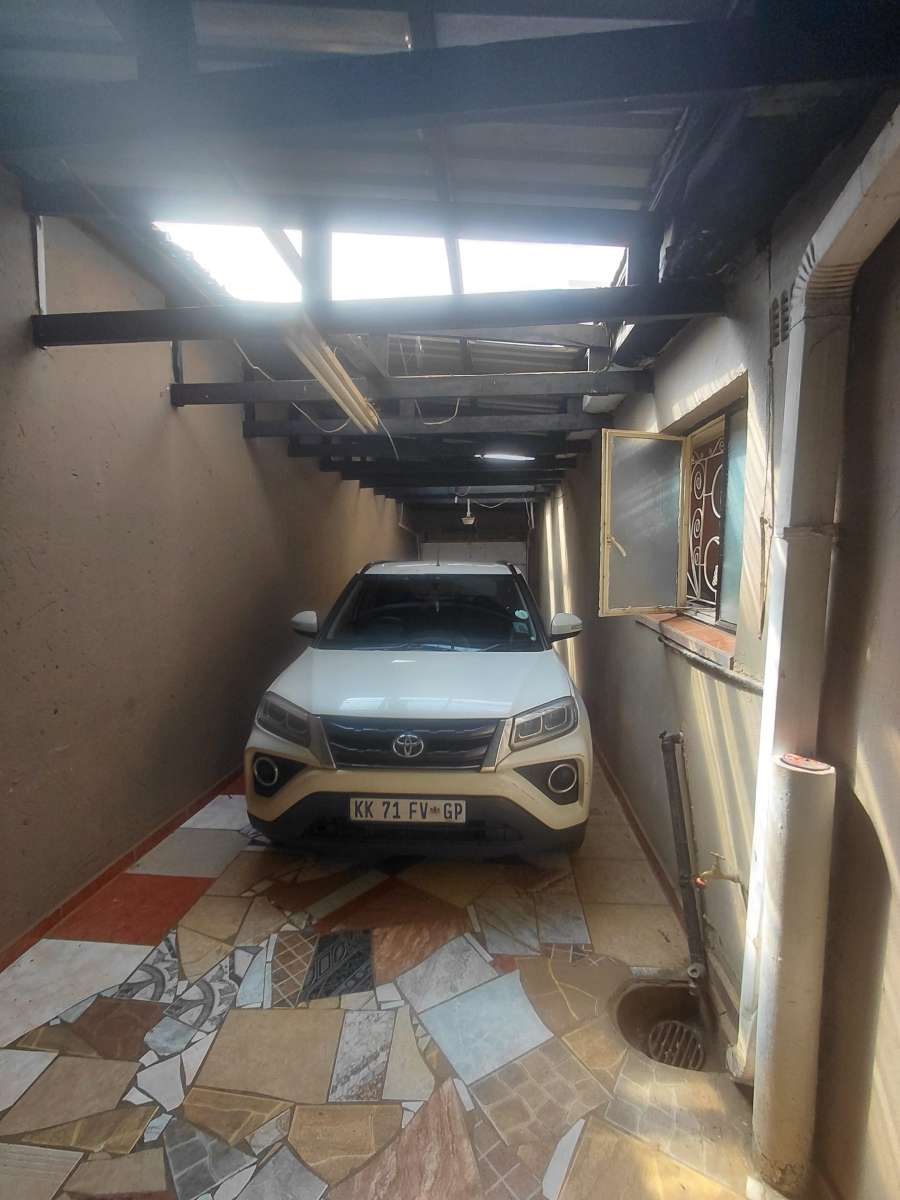 To Let 4 Bedroom Property for Rent in Emdeni Gauteng