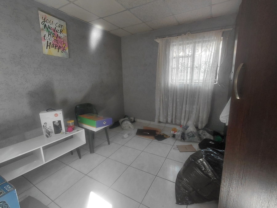 To Let 4 Bedroom Property for Rent in Emdeni Gauteng