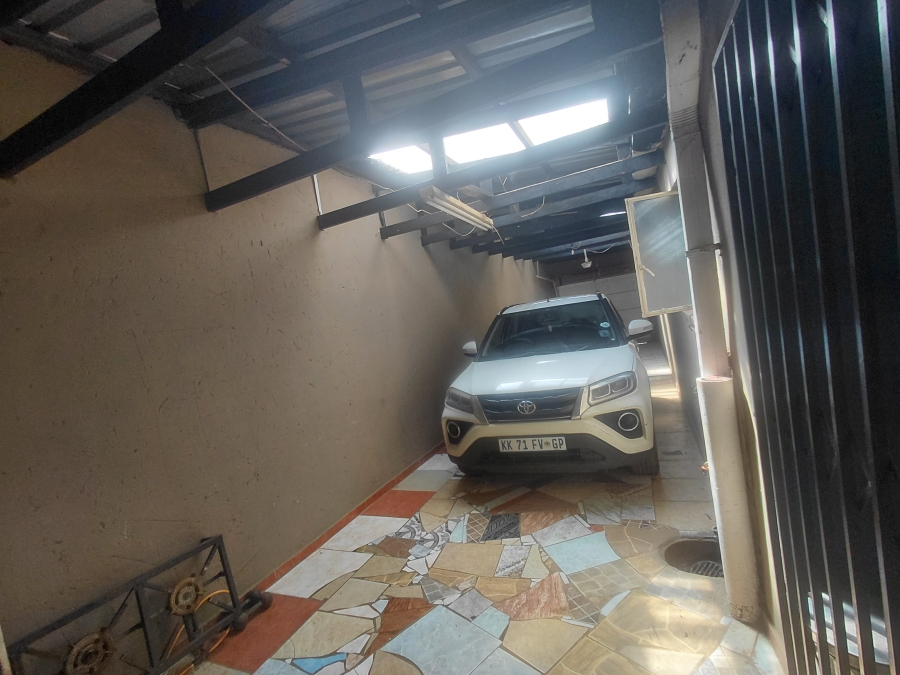 To Let 4 Bedroom Property for Rent in Emdeni Gauteng