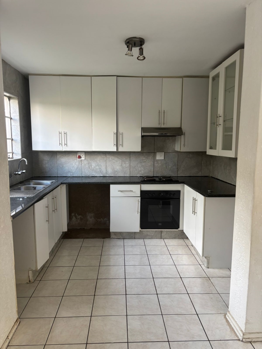 To Let 3 Bedroom Property for Rent in Bassonia Gauteng