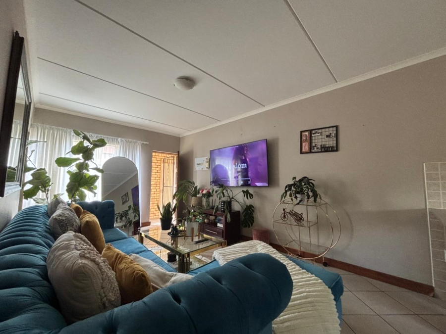 To Let 2 Bedroom Property for Rent in Groblerpark Gauteng