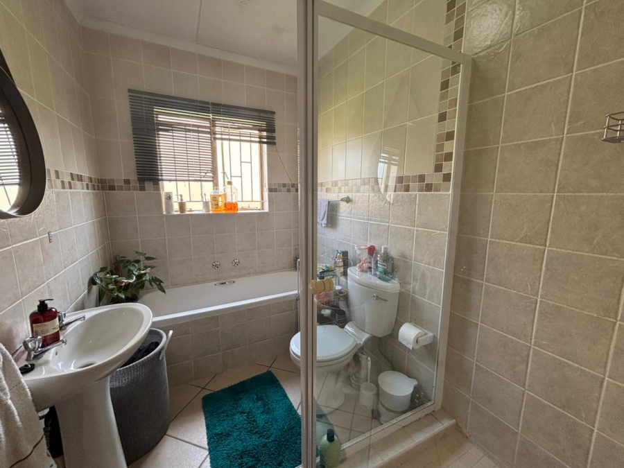 To Let 2 Bedroom Property for Rent in Groblerpark Gauteng