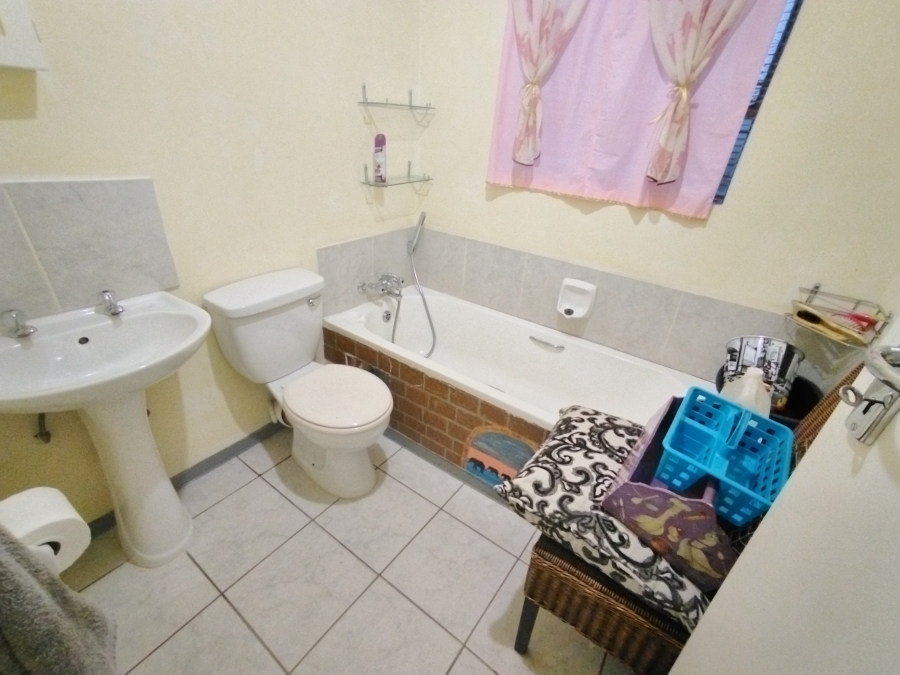 To Let 2 Bedroom Property for Rent in Pierre Van Ryneveld Gauteng