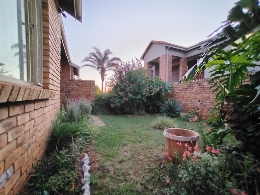 To Let 2 Bedroom Property for Rent in Pierre Van Ryneveld Gauteng