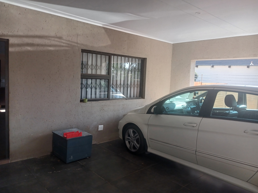 4 Bedroom Property for Sale in Elardus Park Gauteng