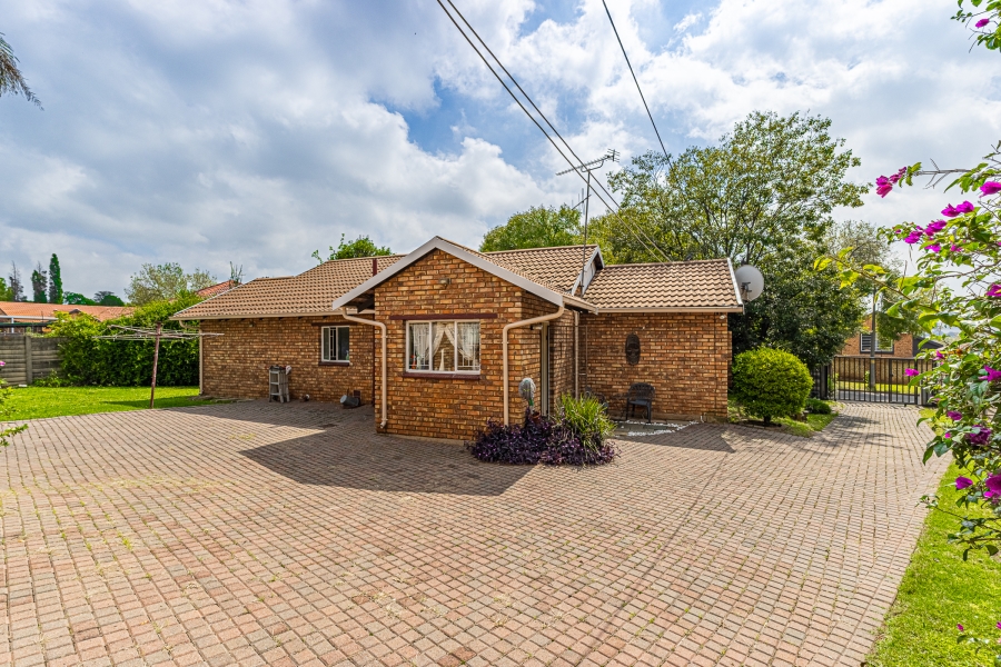 3 Bedroom Property for Sale in Illiondale Gauteng