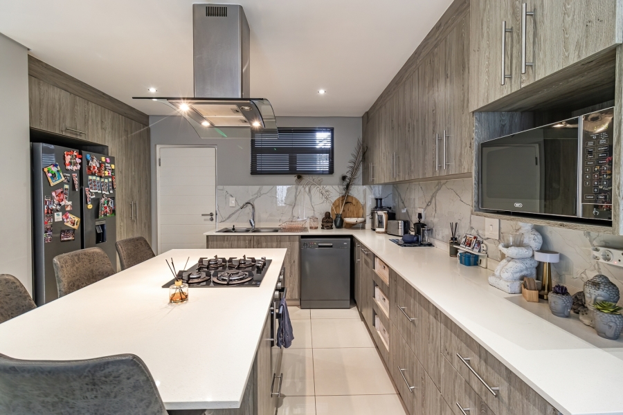 To Let 3 Bedroom Property for Rent in Broadacres Gauteng