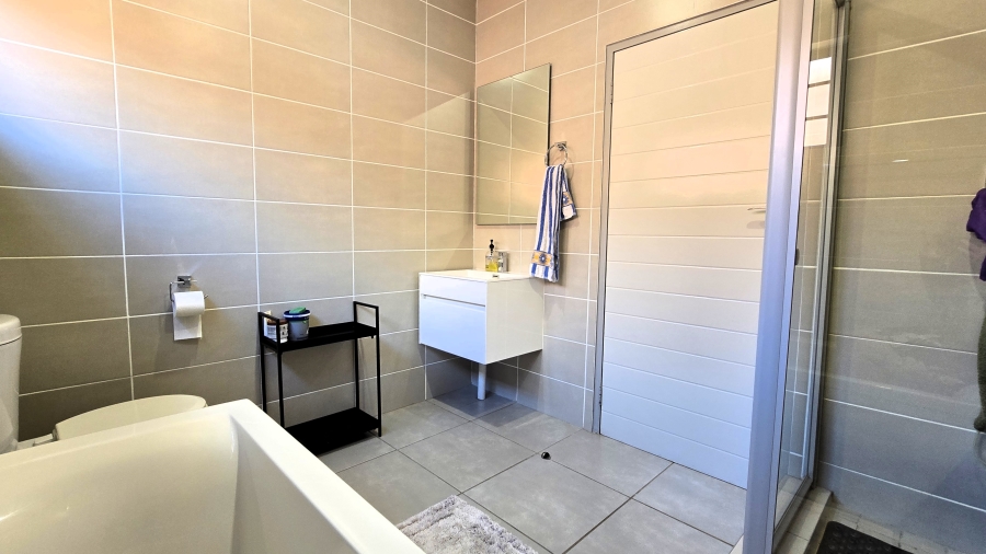 4 Bedroom Property for Sale in Amberfield Gauteng