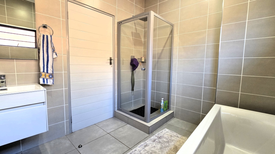 4 Bedroom Property for Sale in Amberfield Gauteng