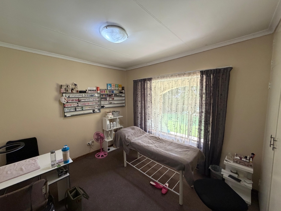 4 Bedroom Property for Sale in Kilner Park Gauteng