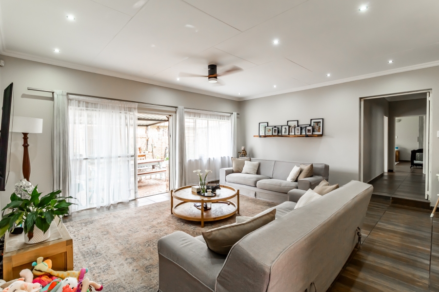 3 Bedroom Property for Sale in Waverley Gauteng