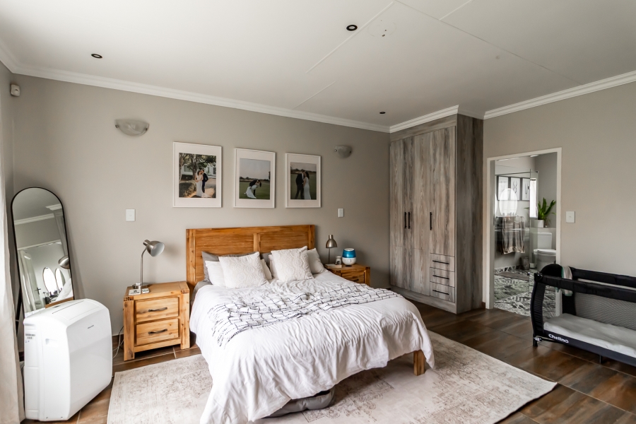 3 Bedroom Property for Sale in Waverley Gauteng