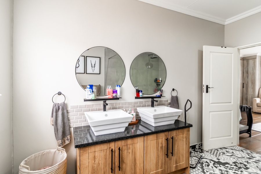 3 Bedroom Property for Sale in Waverley Gauteng