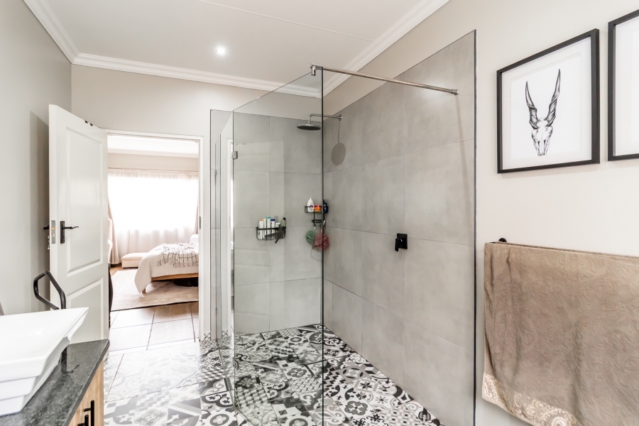 3 Bedroom Property for Sale in Waverley Gauteng