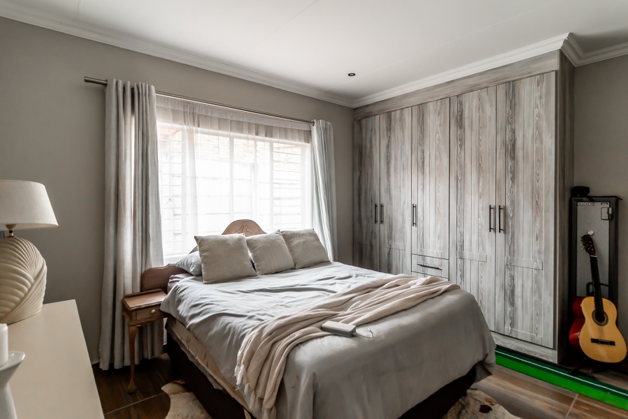 3 Bedroom Property for Sale in Waverley Gauteng