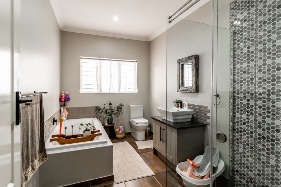 3 Bedroom Property for Sale in Waverley Gauteng