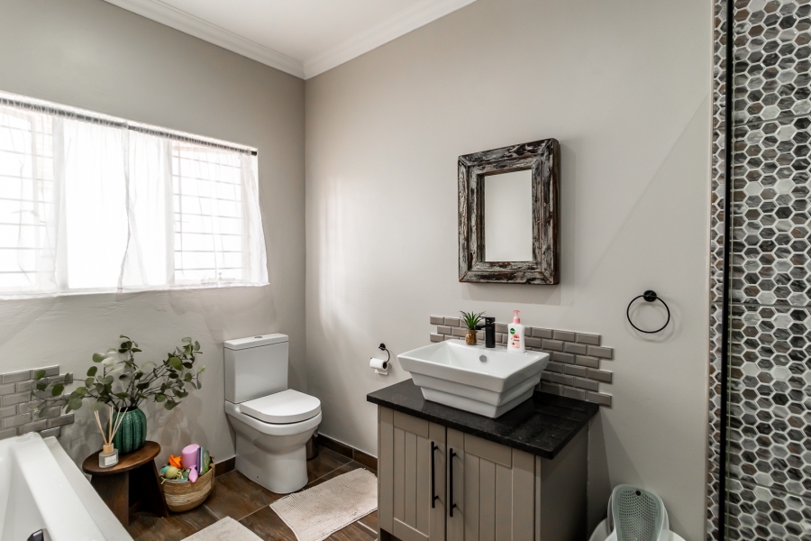 3 Bedroom Property for Sale in Waverley Gauteng