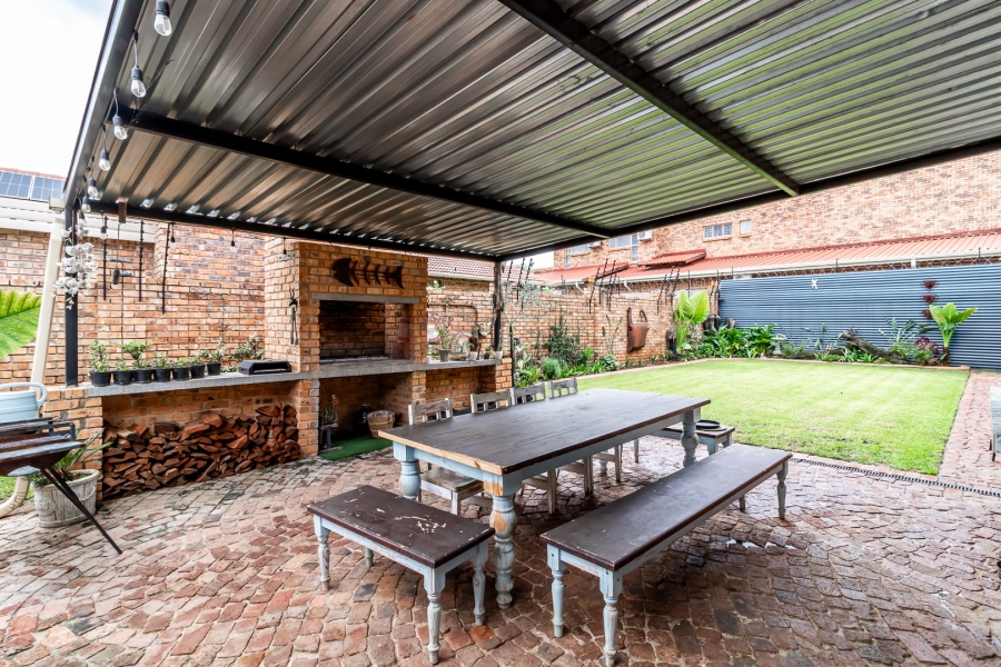 3 Bedroom Property for Sale in Waverley Gauteng