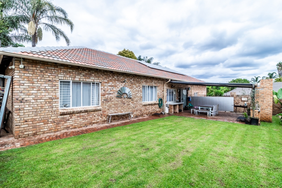 3 Bedroom Property for Sale in Waverley Gauteng