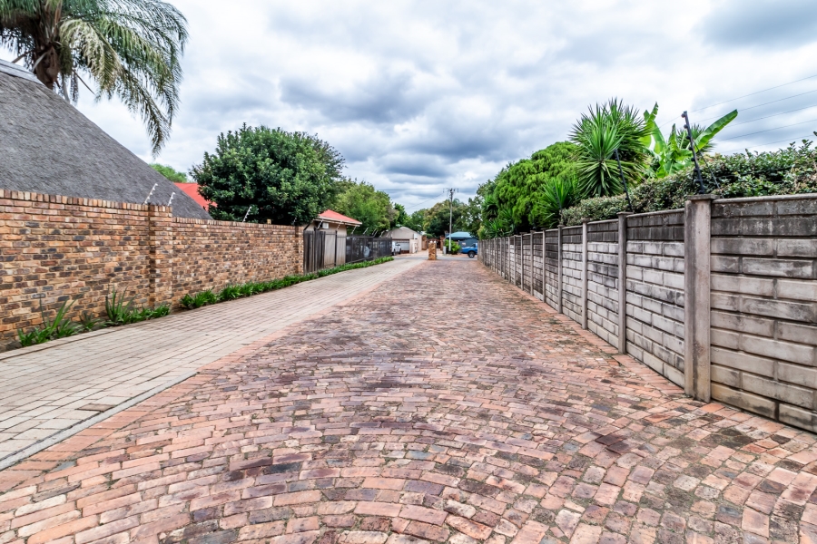 3 Bedroom Property for Sale in Waverley Gauteng