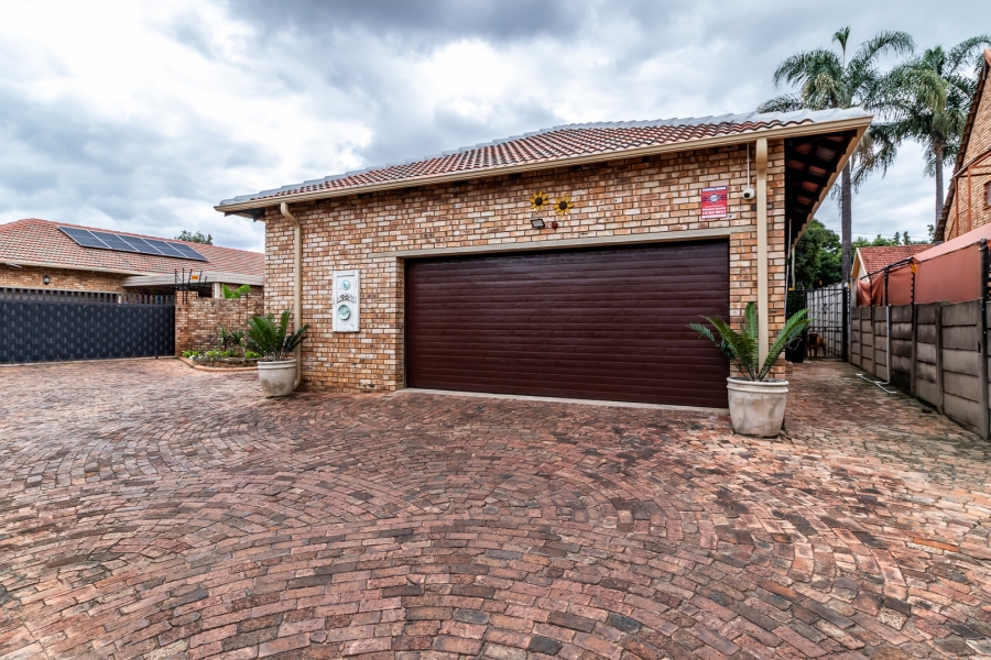 3 Bedroom Property for Sale in Waverley Gauteng