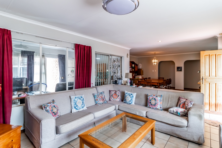 3 Bedroom Property for Sale in Waverley Gauteng