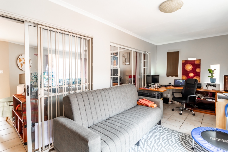 3 Bedroom Property for Sale in Waverley Gauteng