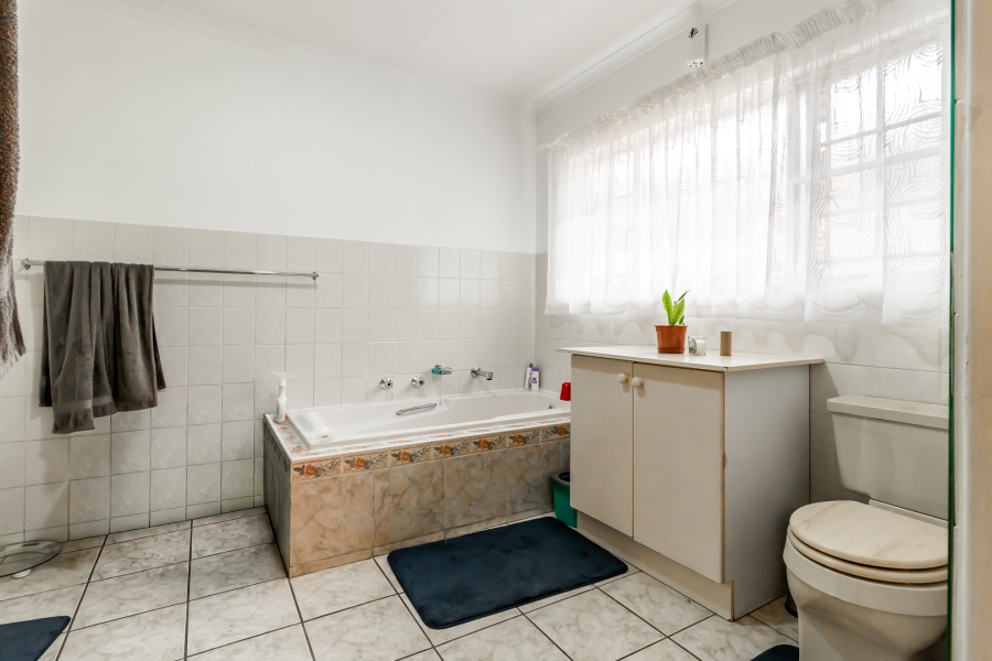 3 Bedroom Property for Sale in Waverley Gauteng