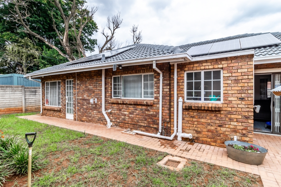 3 Bedroom Property for Sale in Waverley Gauteng