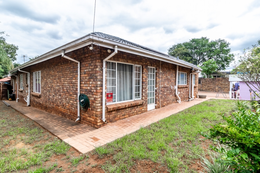 3 Bedroom Property for Sale in Waverley Gauteng