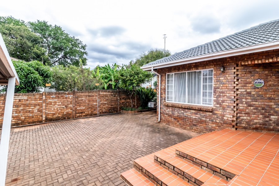 3 Bedroom Property for Sale in Waverley Gauteng