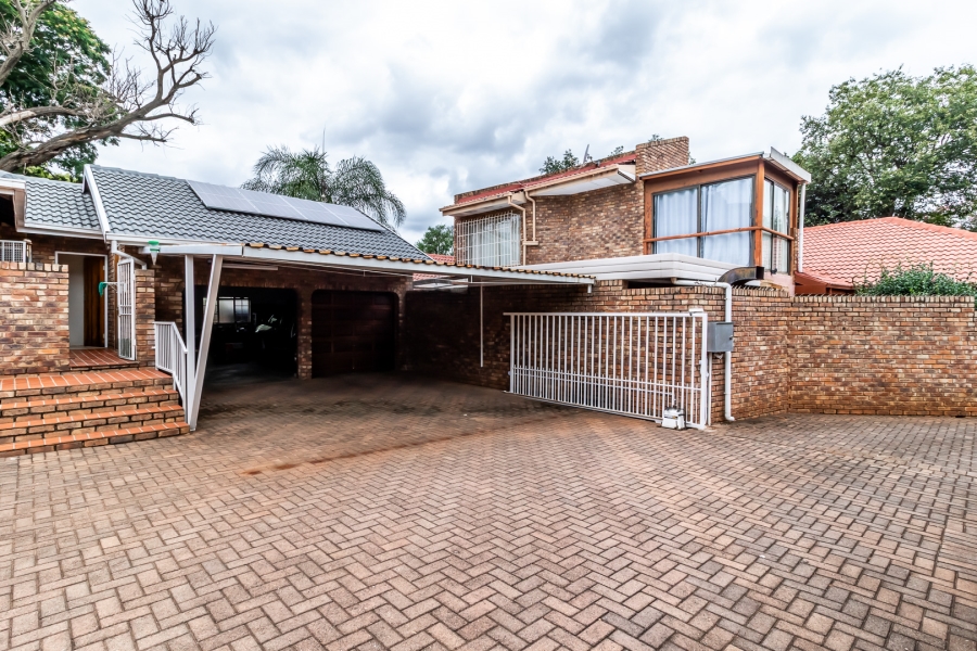 3 Bedroom Property for Sale in Waverley Gauteng