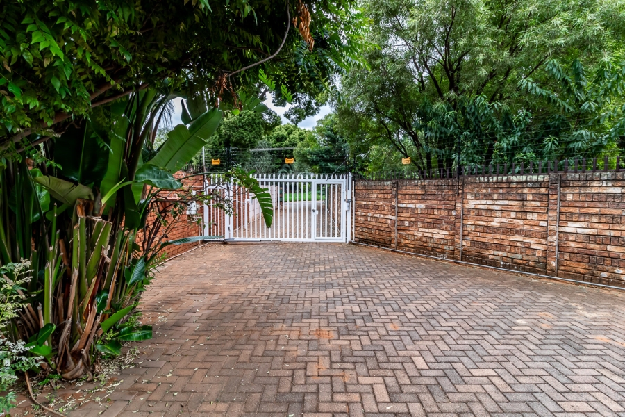 3 Bedroom Property for Sale in Waverley Gauteng