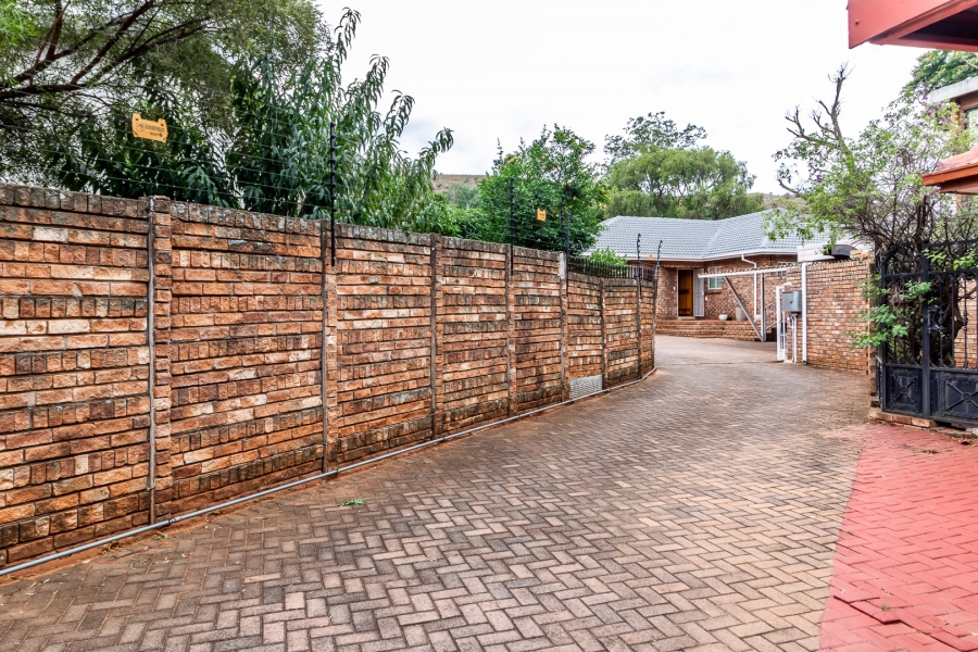 3 Bedroom Property for Sale in Waverley Gauteng