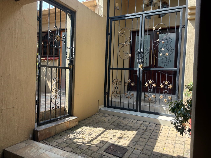 4 Bedroom Property for Sale in Waterkloof Gauteng