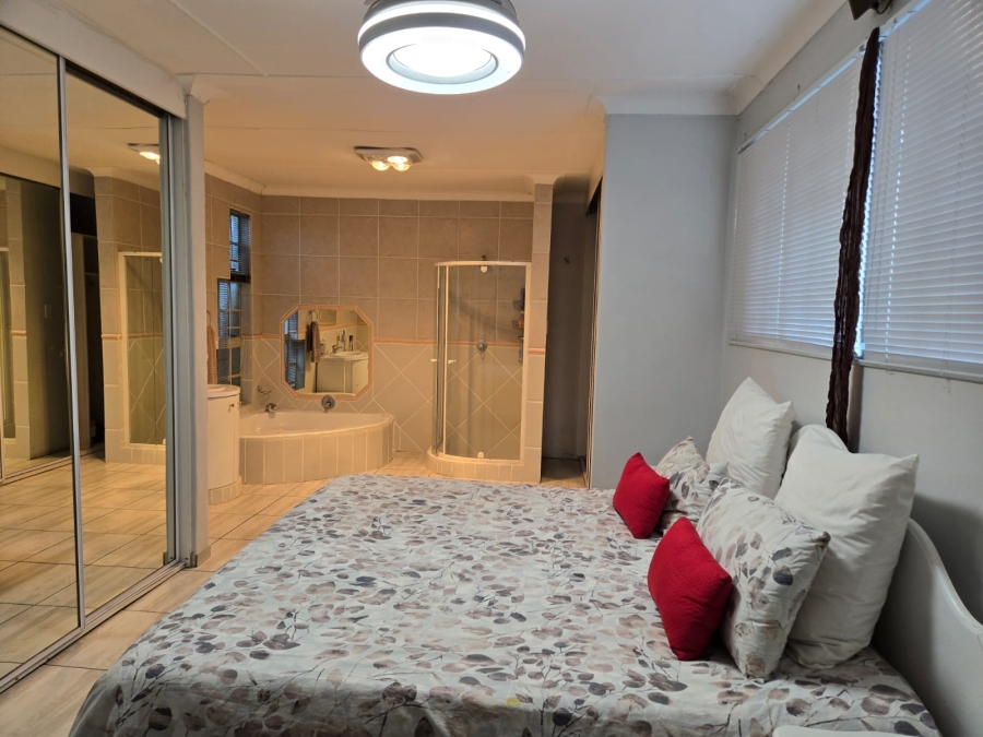 3 Bedroom Property for Sale in Mountain View Gauteng