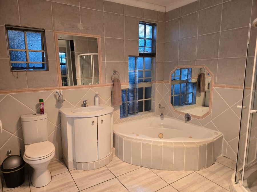 3 Bedroom Property for Sale in Mountain View Gauteng