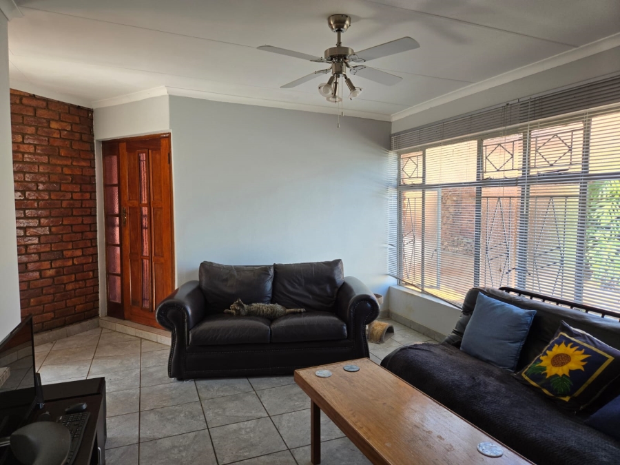 3 Bedroom Property for Sale in Mountain View Gauteng