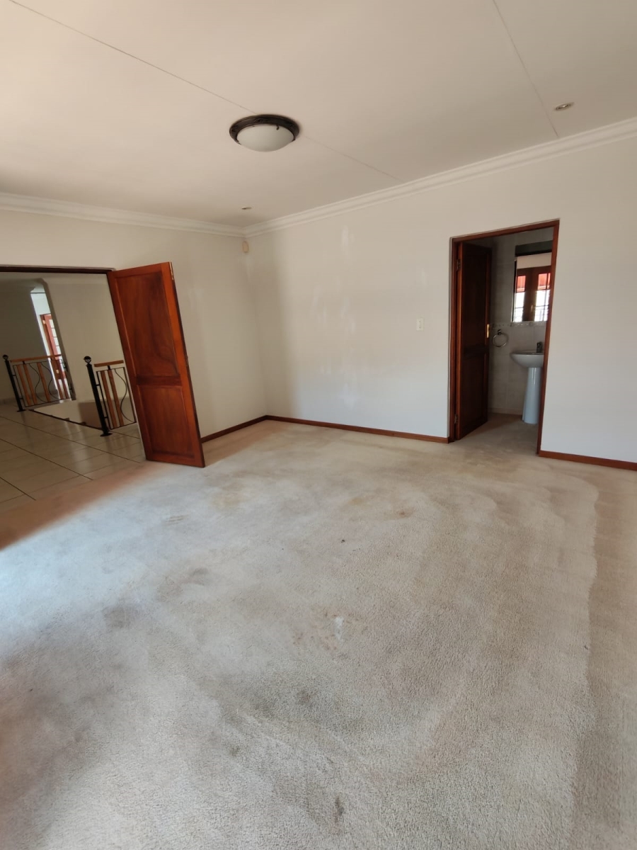 5 Bedroom Property for Sale in Waterkloof Ridge Gauteng